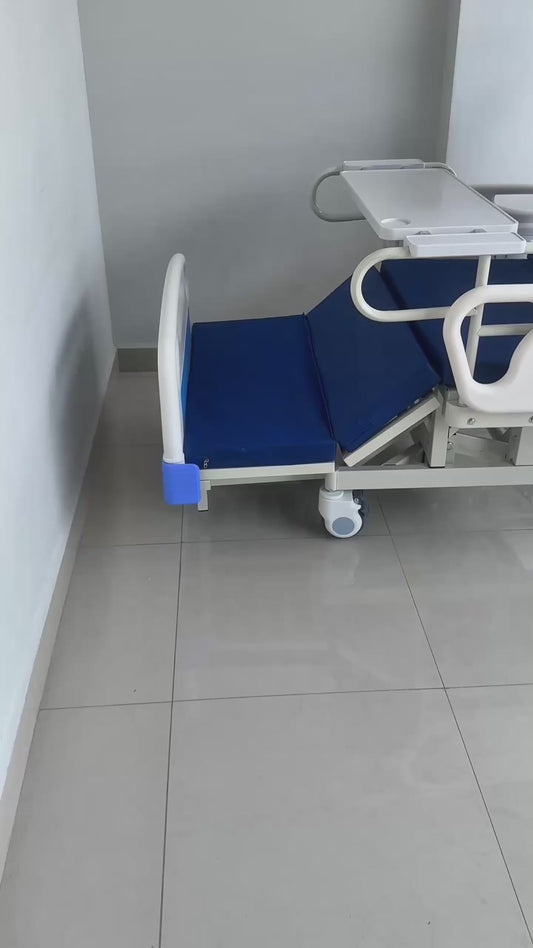 Cama Hospitalaria Electrica 3 Motores 4 Funciones  Posicion Silla Elevacion Respaldo Altura Ajustable 50cm A 68 Cm Reposapiernas Control Remoto Incluye Colchon 6 Cm Portasuero Mesa Para Comer