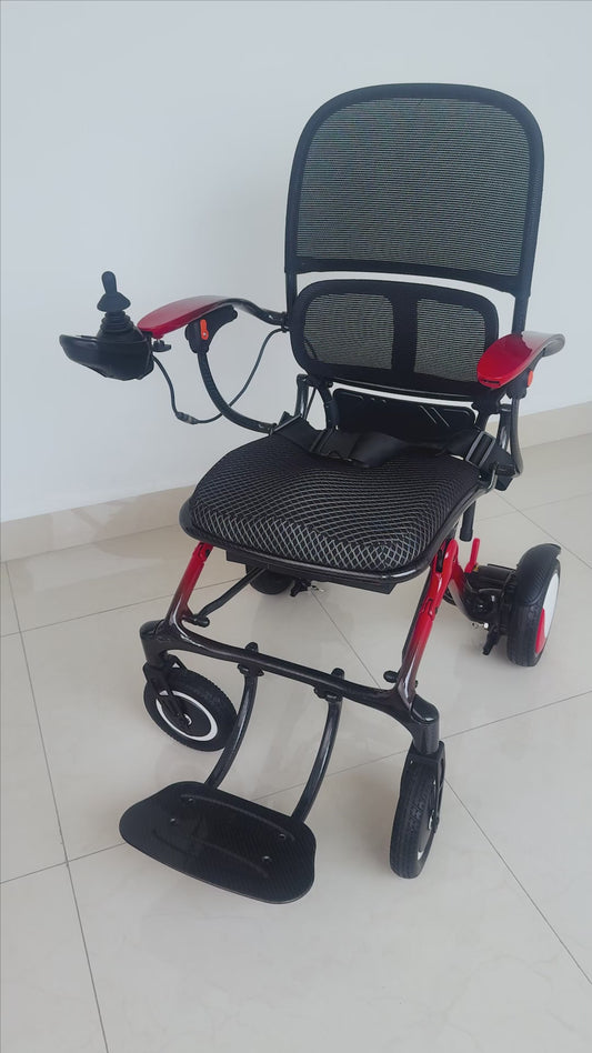 Gambimedic Silla De Ruedas Electrica Fibra Carbono Respaldo Ergonomico 14kg Ligera Compacta Gm213c Modo Manual y Electrico Soporta 136kg Bateria Litio 24v12ah288wh Llantas Todoterreno 2 Motores 220w
